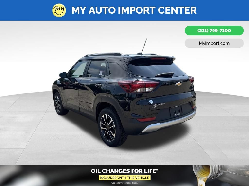 Used 2025 Chevrolet TrailBlazer LT AWD/4WD image 5