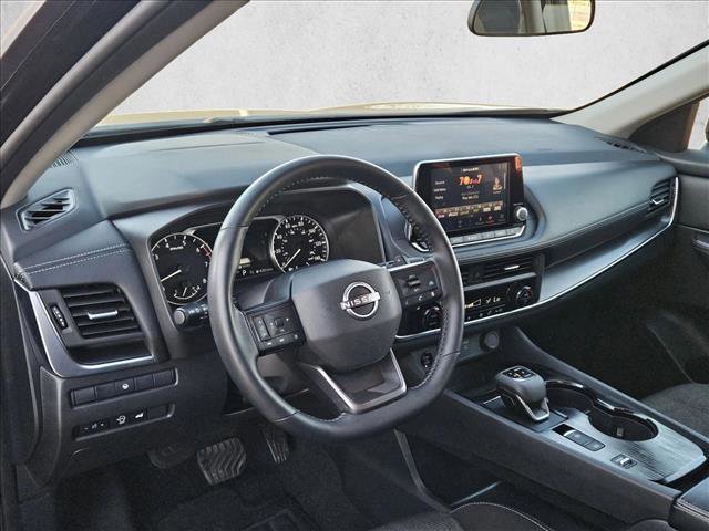 Used 2025 Nissan Rogue SV image 10