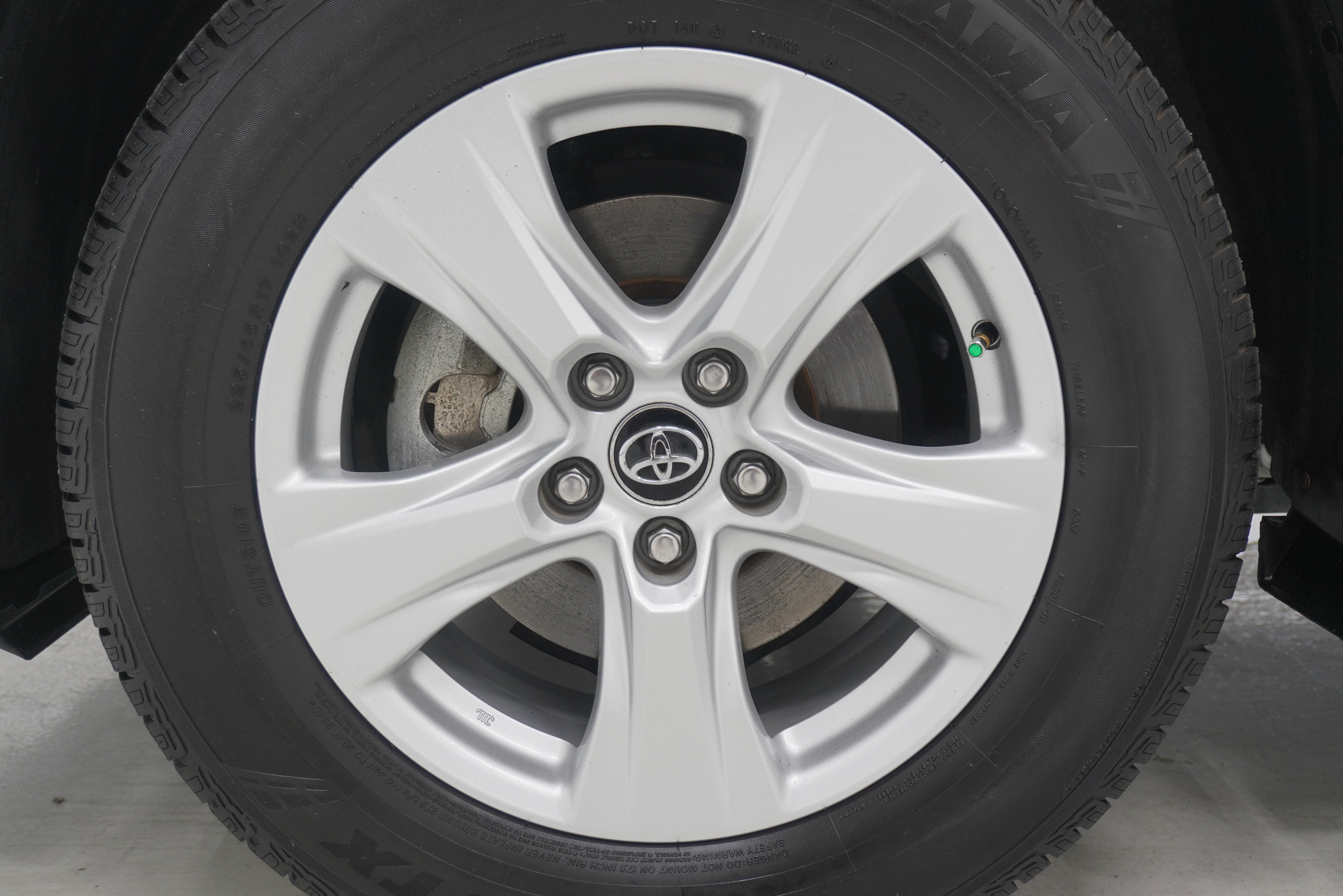 Used 2020 Toyota RAV4 XLE FWD image 25