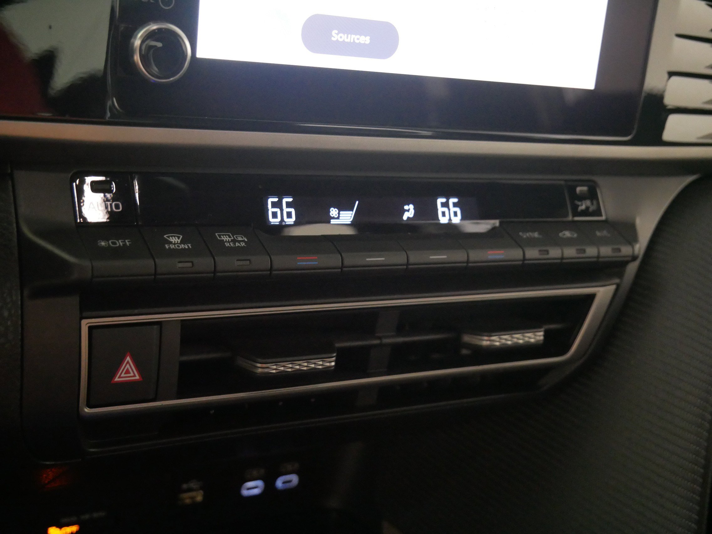 Used 2025 Toyota Camry SE FWD image 23