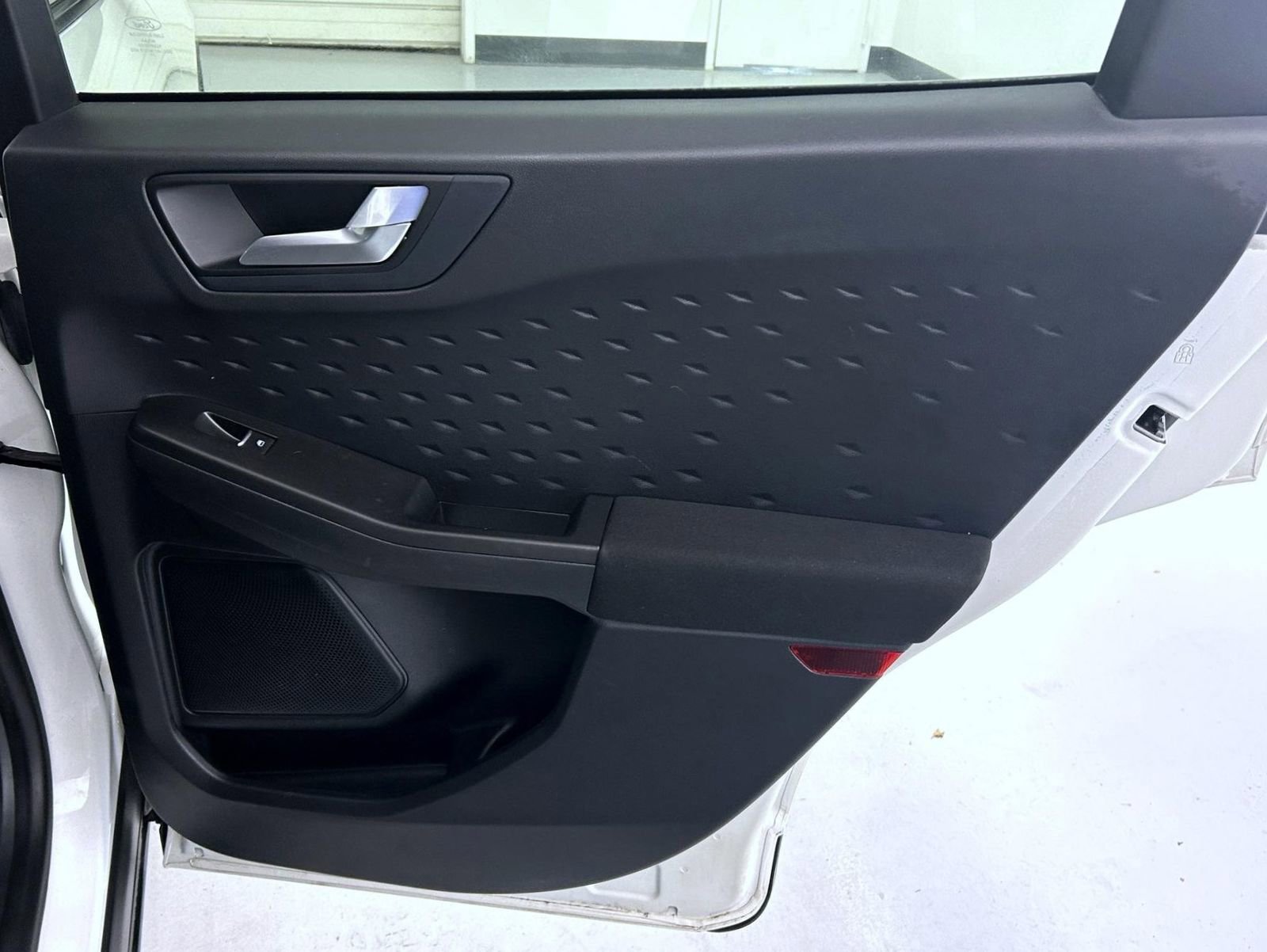 Used 2020 Ford Escape SE image 17