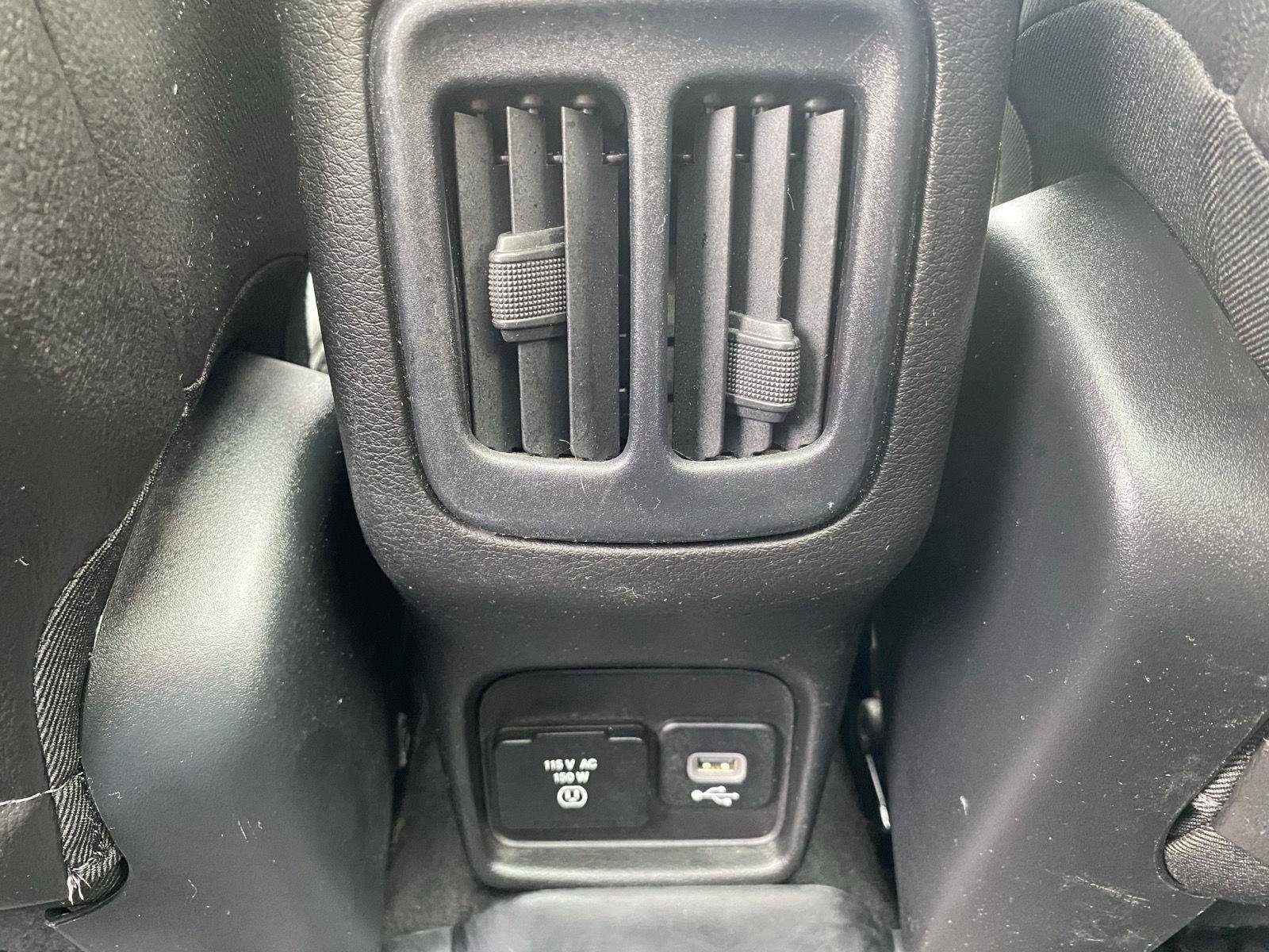 Used 2018 Jeep Compass Latitude w/ Popular Equipment Group FWD image 28