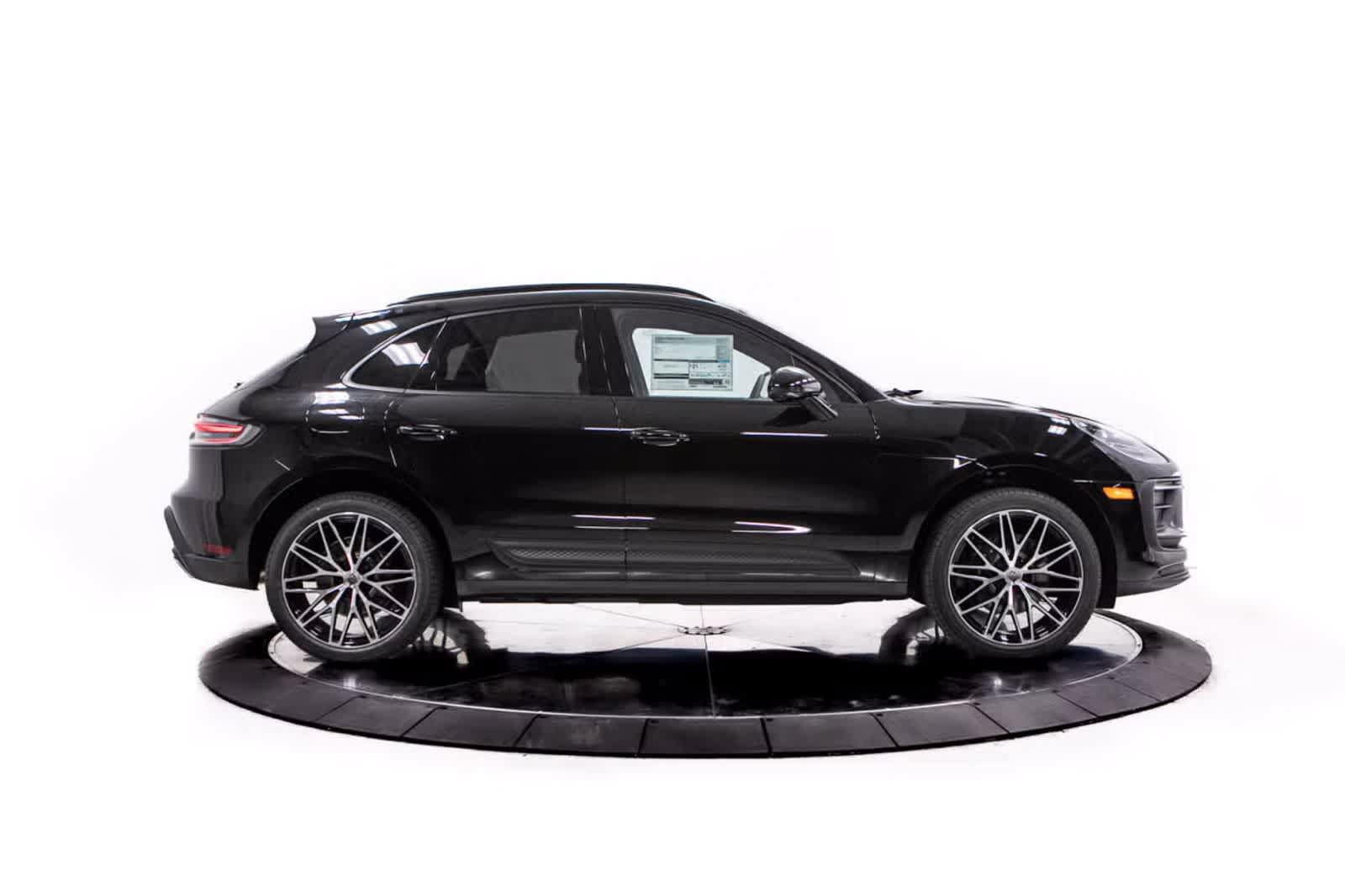 Certified 2026 Porsche Macan AWD/4WD image 8