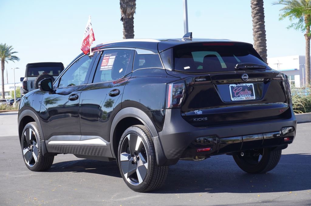 Certified 2025 Nissan Kicks SR FWD image 3