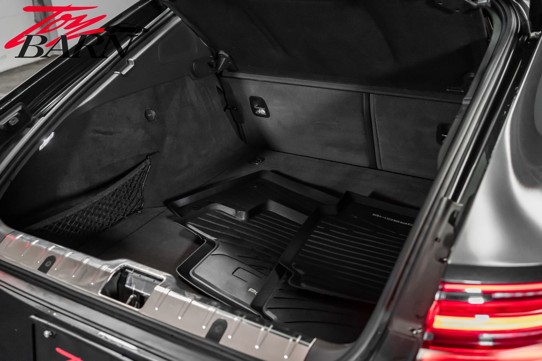 Used 2018 Porsche Panamera 4 image 52