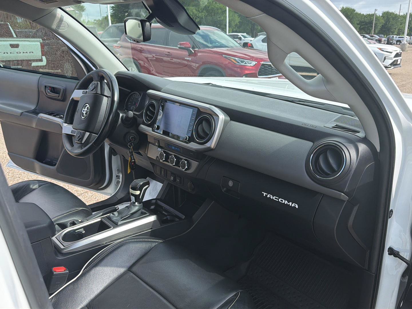 Used 2022 Toyota Tacoma SR5 RWD image 17