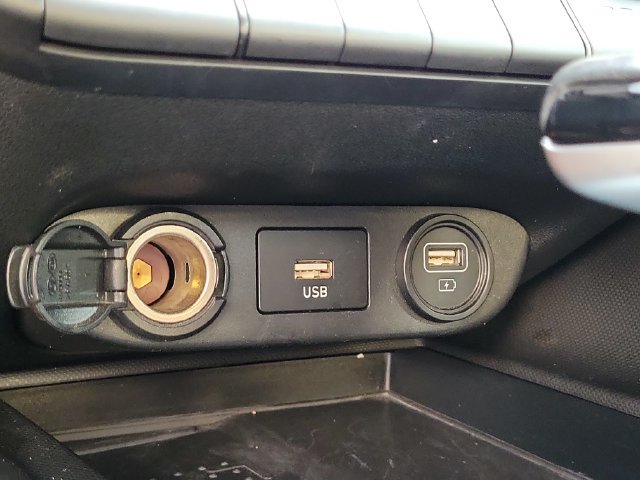 Used 2022 Hyundai Elantra Limited FWD image 25