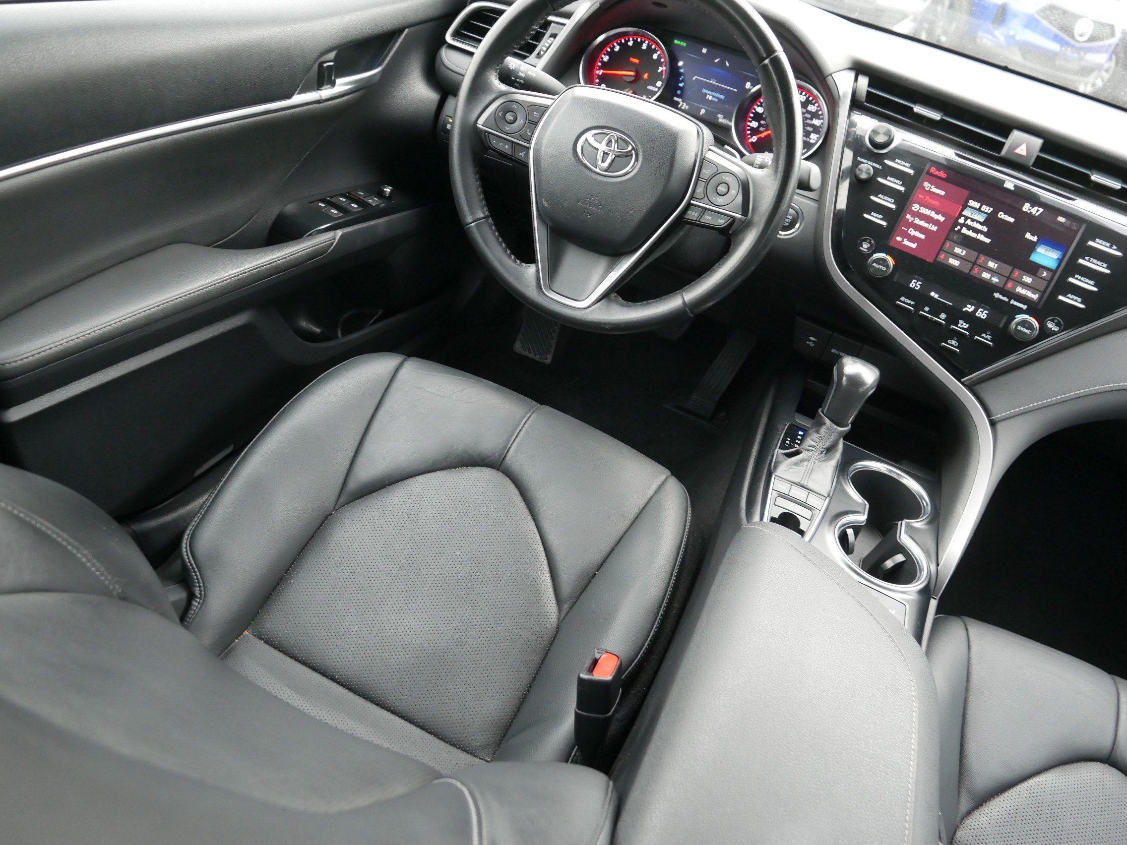Used 2019 Toyota Camry XSE FWD image 9