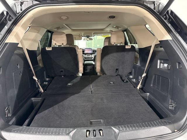 Used 2022 Ford Explorer XLT w/ Equipment Group 202A AWD/4WD image 11