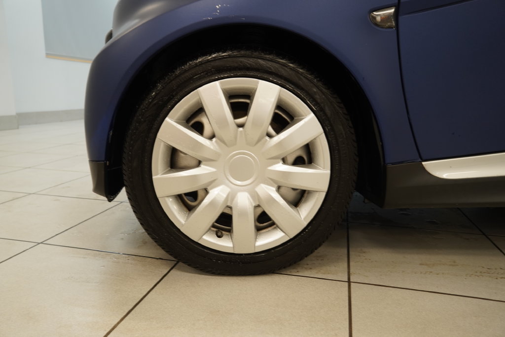Used 2015 smart fortwo pure RWD image 10