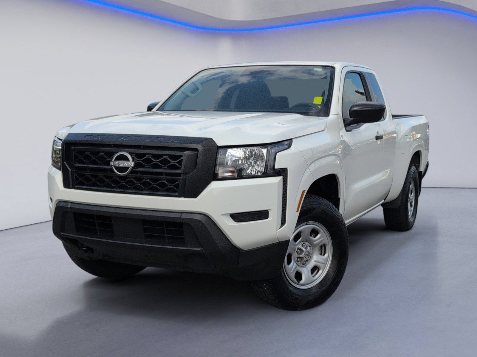 Used 2024 Nissan Frontier S w/ Technology Package AWD/4WD image 2
