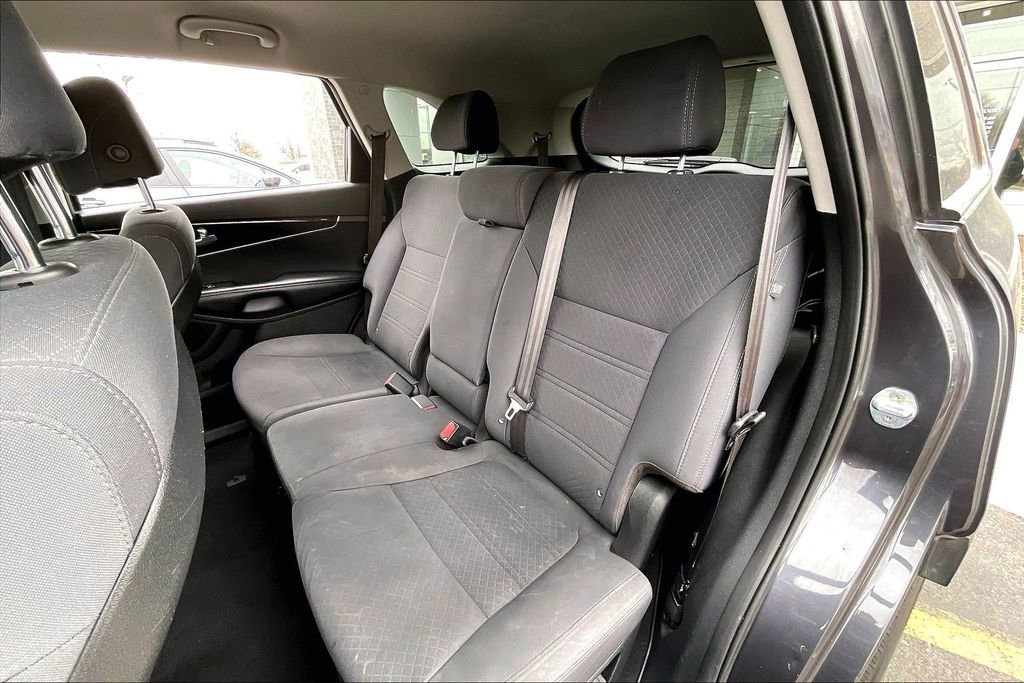 Used 2017 Kia Sorento LX image 29