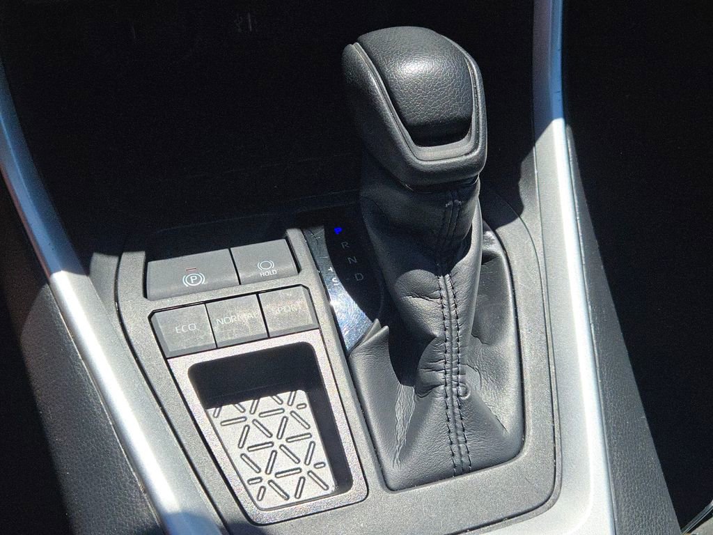 Used 2024 Toyota RAV4 XLE FWD image 23