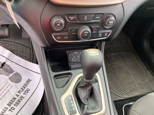 Certified 2017 Jeep Cherokee Latitude w/ Comfort & Sound Group FWD image 17