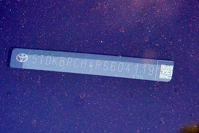 Used 2024 Toyota Highlander XLE AWD/4WD image 33