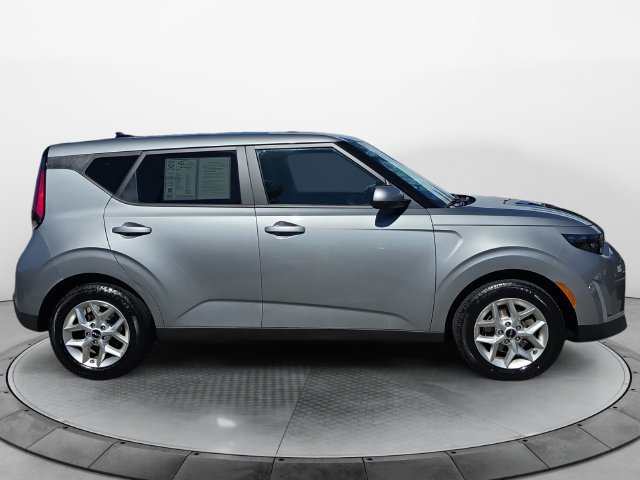 Used 2024 Kia Soul LX w/ LX Technology Package FWD image 6