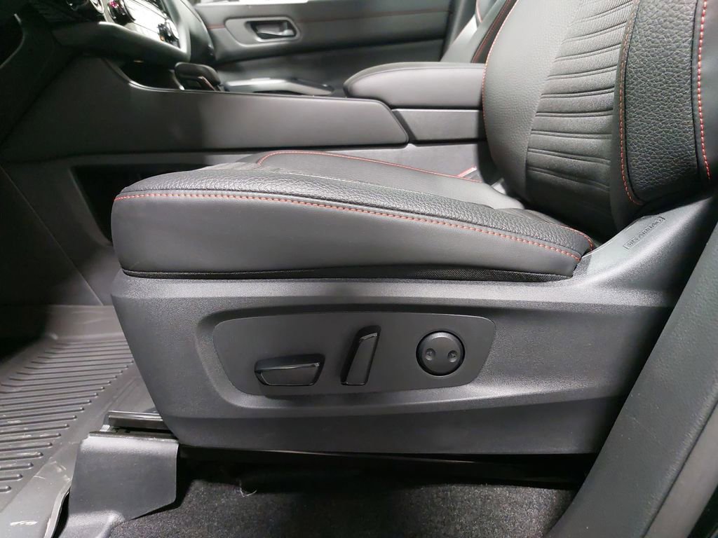 New 2026 Nissan Pathfinder SV image 31