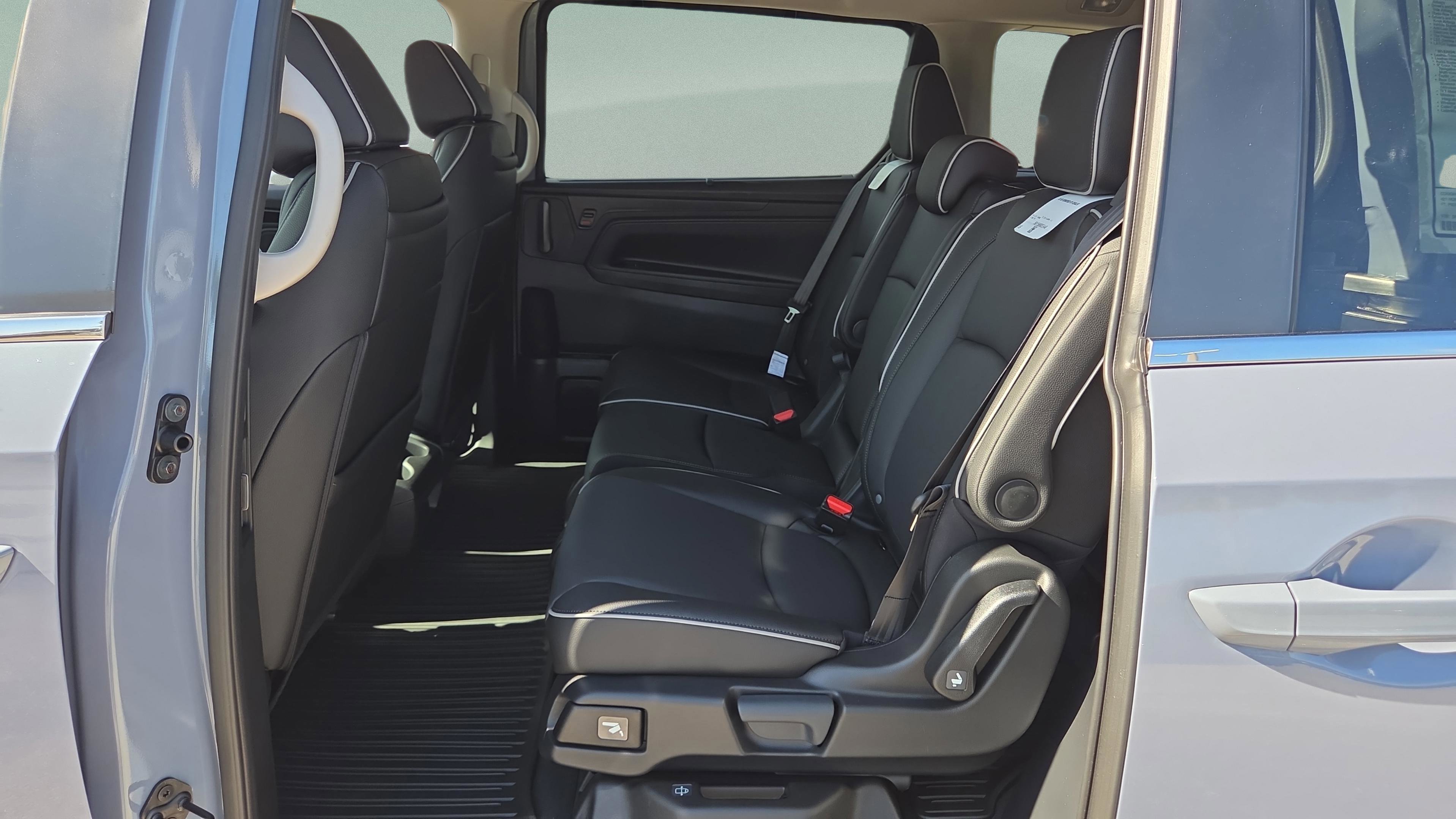 New 2026 Honda Odyssey Touring image 11