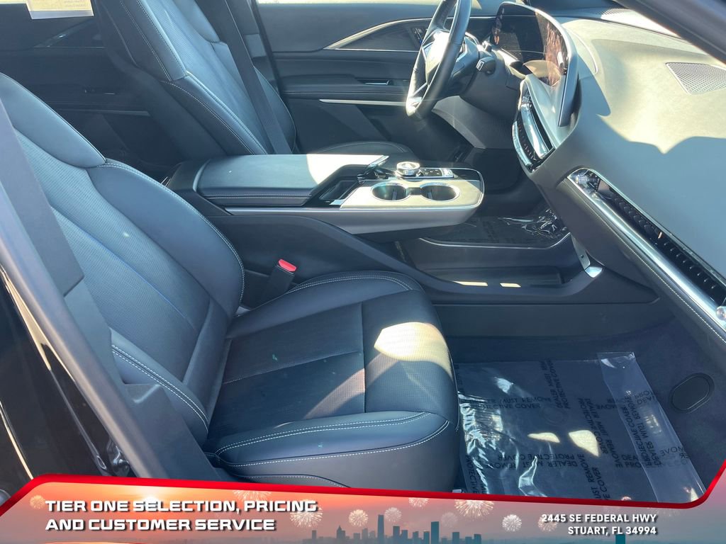 Used 2024 Cadillac Lyriq Luxury w/ LPO, Floor Liner Package image 18
