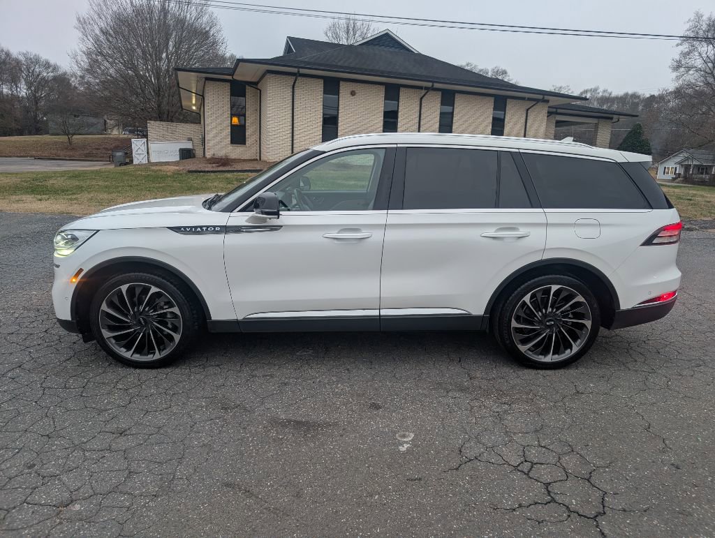Used 2020 Lincoln Aviator Reserve w/ Equipment Group 202A image 3