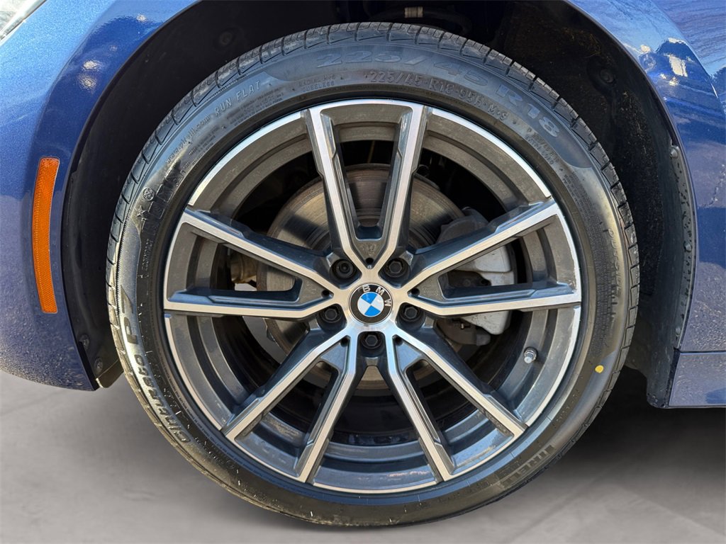 Used 2019 BMW 330i xDrive Sedan w/ Driving Assistance Package image 14