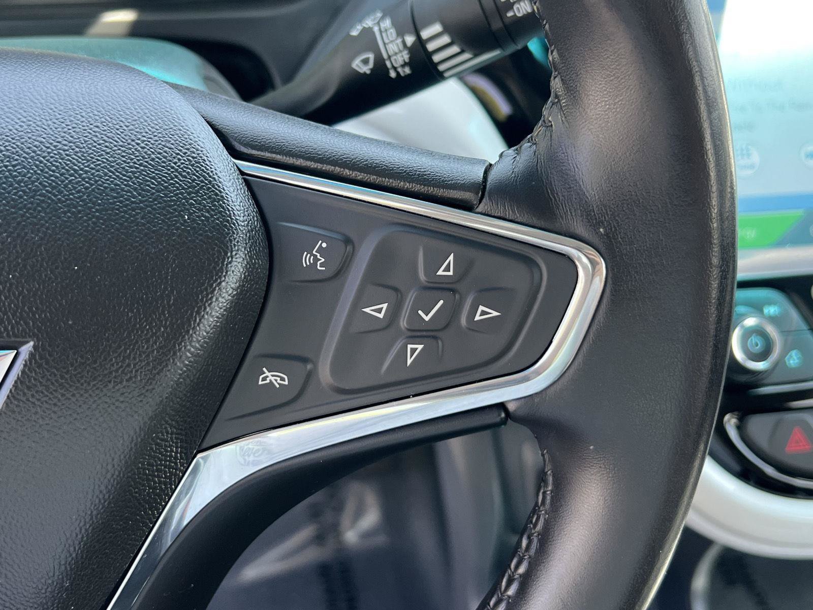Used 2018 Chevrolet Bolt Premier w/ Driver Confidence II Package FWD image 32