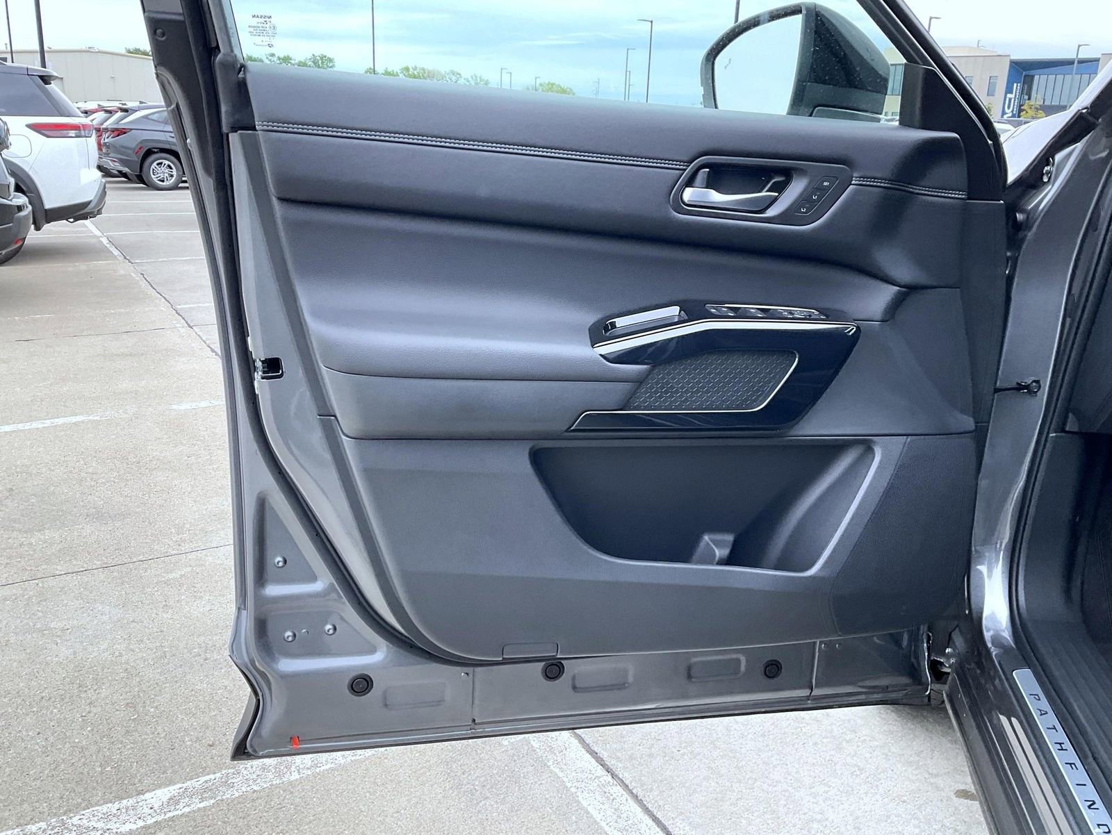 New 2026 Nissan Pathfinder Platinum AWD/4WD image 9