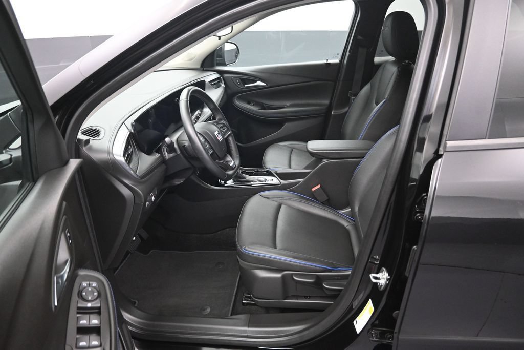 Used 2025 Buick Encore GX Sport Touring FWD image 9