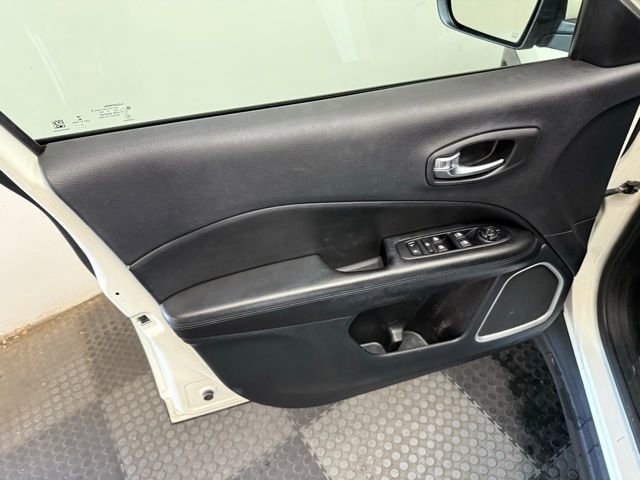 Used 2020 Jeep Compass Latitude image 12