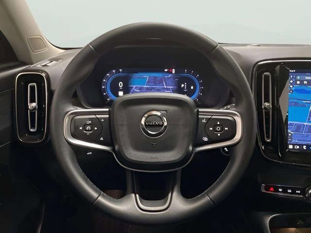 Used 2025 Volvo XC40 B5 Plus image 12