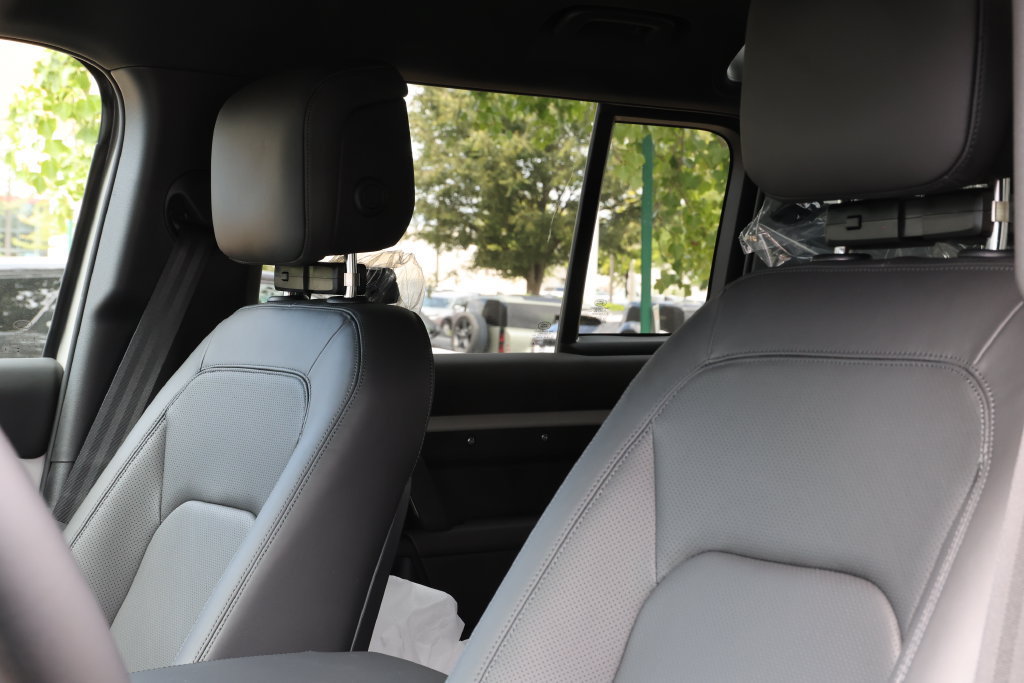 New 2026 Land Rover Defender 110 X-Dynamic SE AWD/4WD image 11