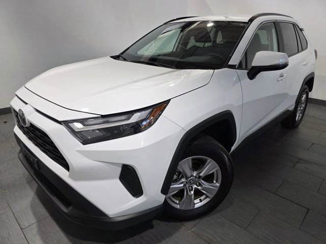 Used 2025 Toyota RAV4 XLE AWD/4WD image 1