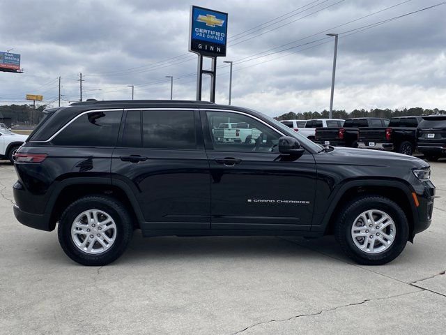 Used 2024 Jeep Grand Cherokee Laredo image 6