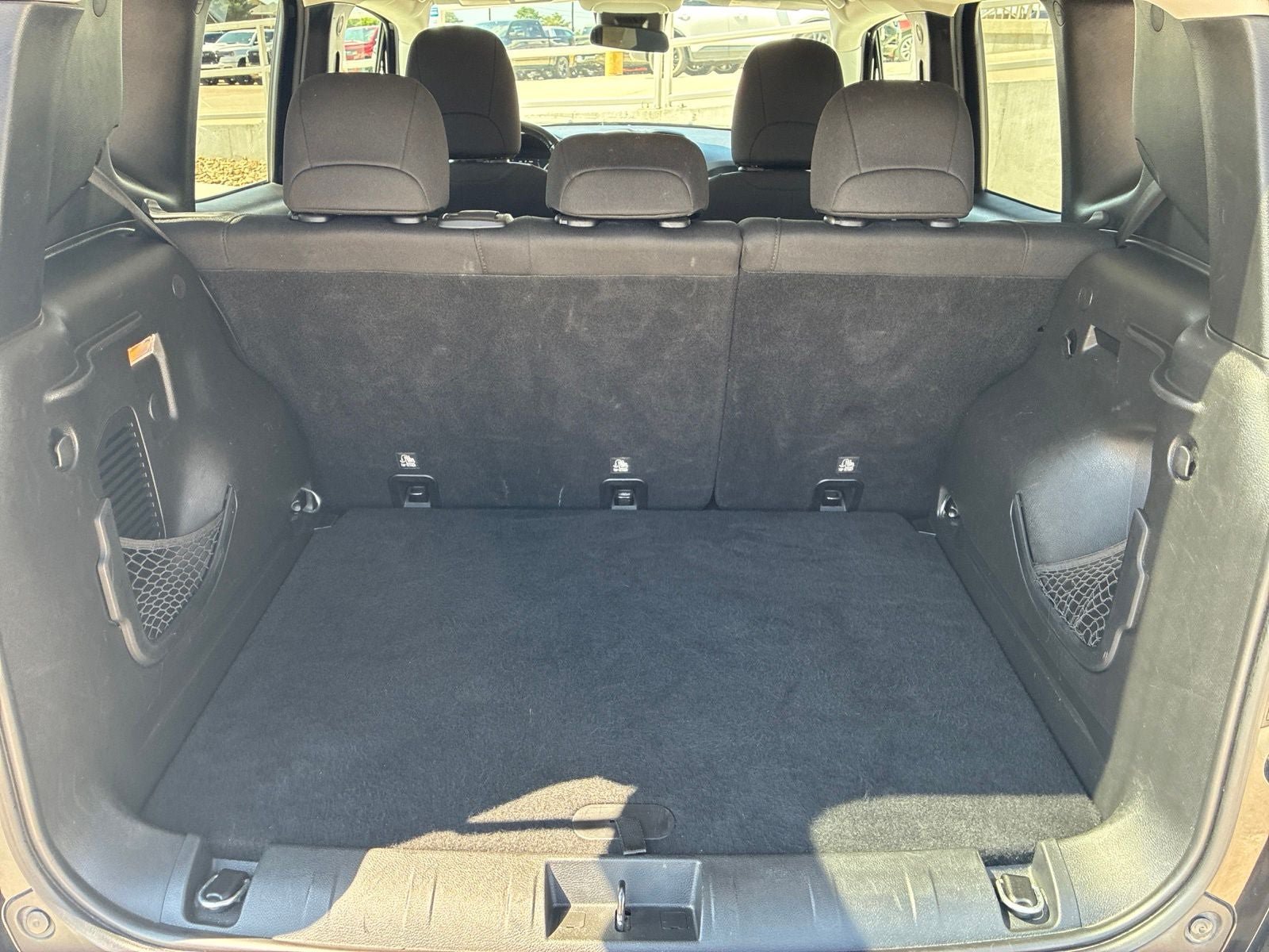 Used 2018 Jeep Renegade Latitude w/ Cold Weather Group AWD/4WD image 5