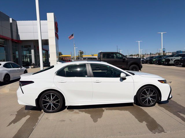 Used 2023 Toyota Camry SE FWD image 8