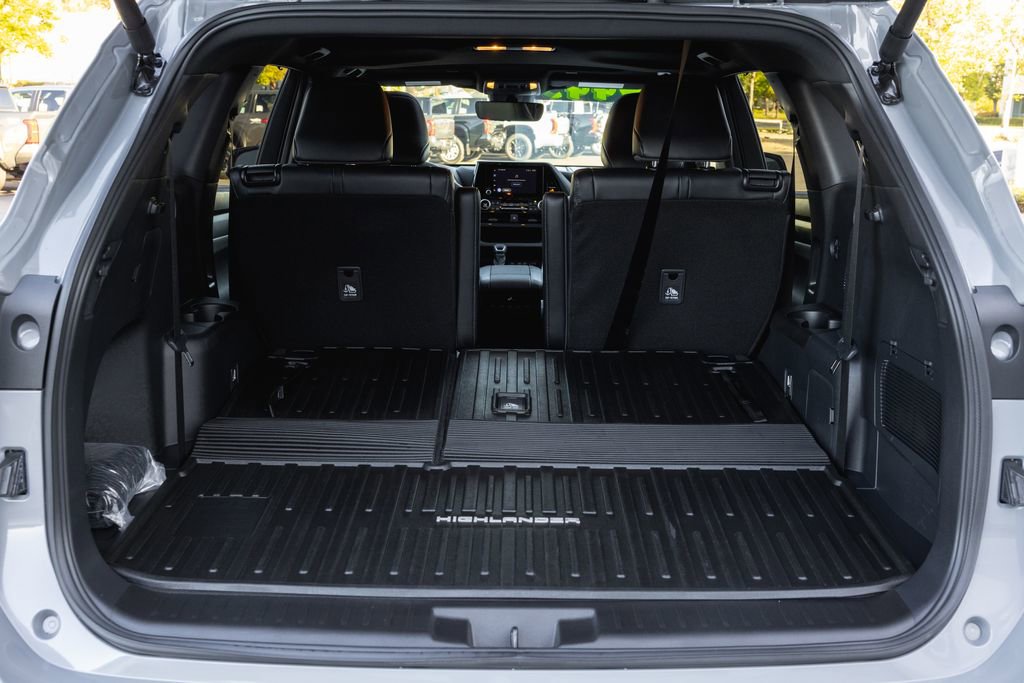 Certified 2025 Toyota Highlander XSE image 8