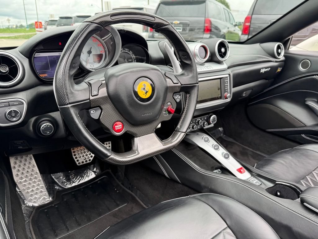 Used 2015 Ferrari California T RWD image 16
