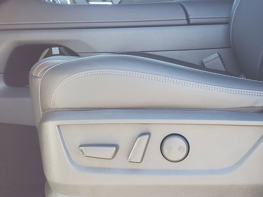 New 2026 Nissan Armada SL w/ Captain's Chari Seat Package image 13