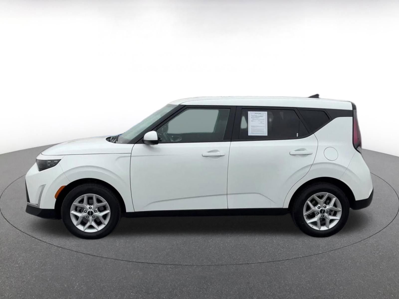 Used 2025 Kia Soul LX w/ LX Technology Package image 9