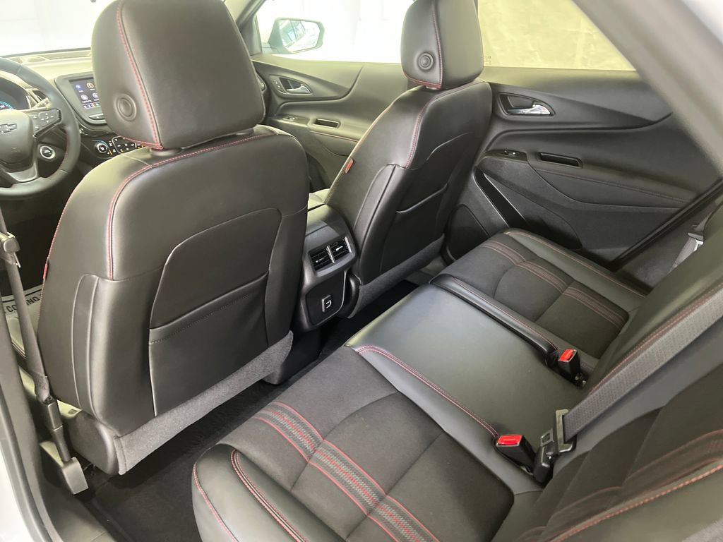 Used 2023 Chevrolet Equinox RS AWD/4WD image 38