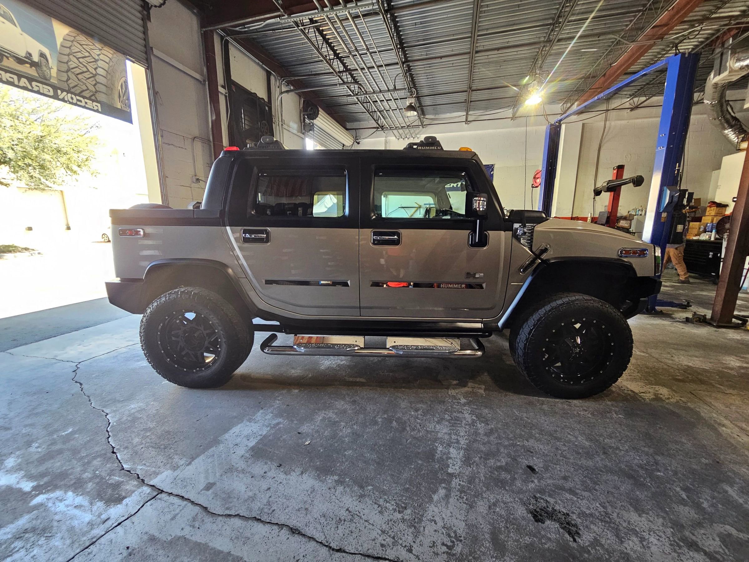 Used 2005 HUMMER H2 SUT w/ Preferred Equipment Group image 37