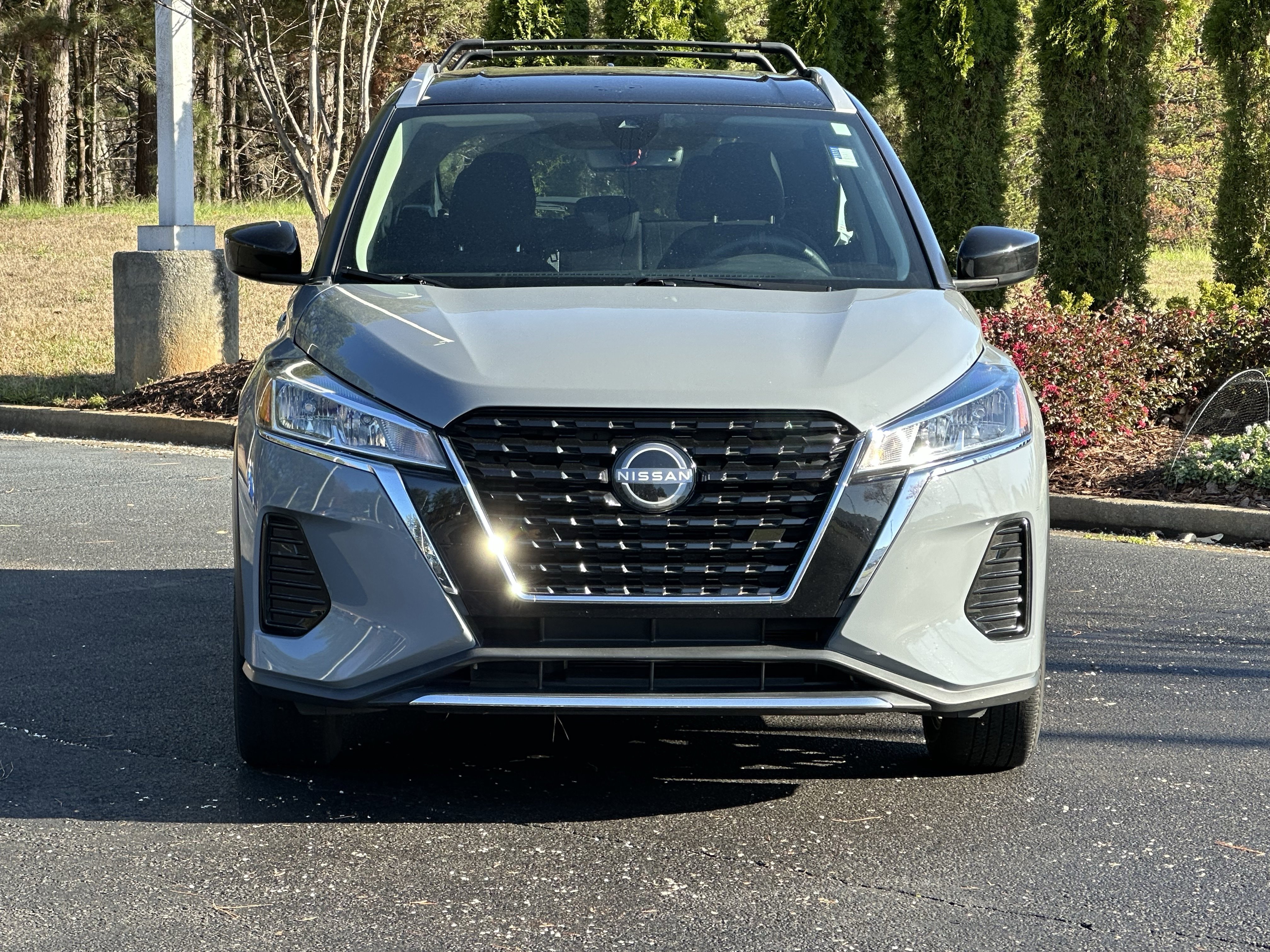 Used 2023 Nissan Kicks SV image 3