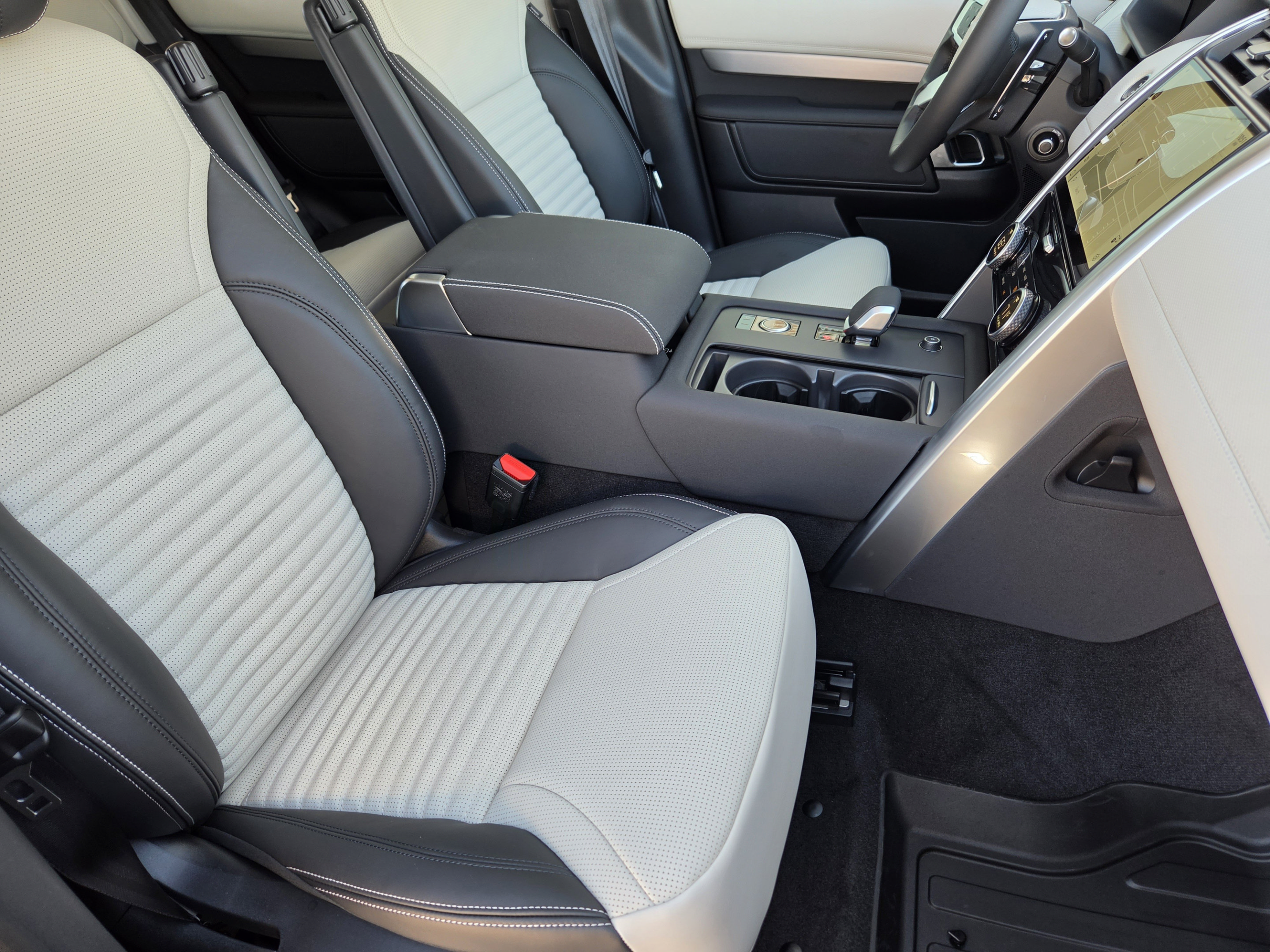 New 2026 Land Rover Discovery Dynamic SE AWD/4WD image 9