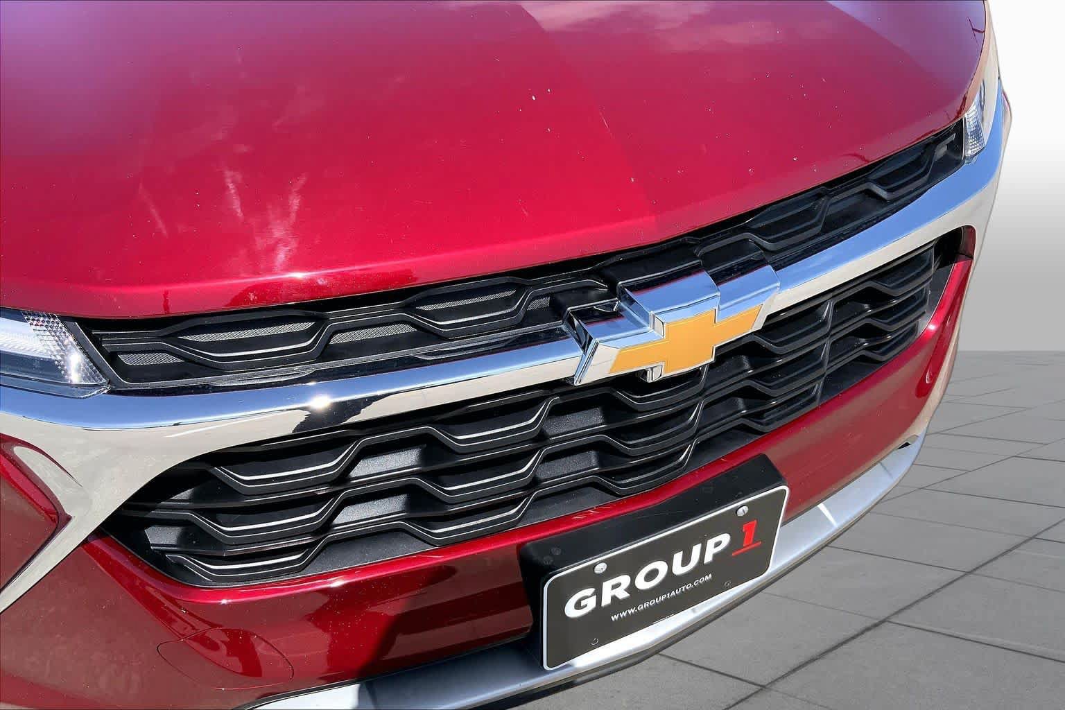Used 2025 Chevrolet Trax LT FWD image 29