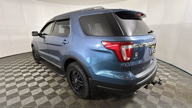 Used 2018 Ford Explorer XLT AWD/4WD image 4