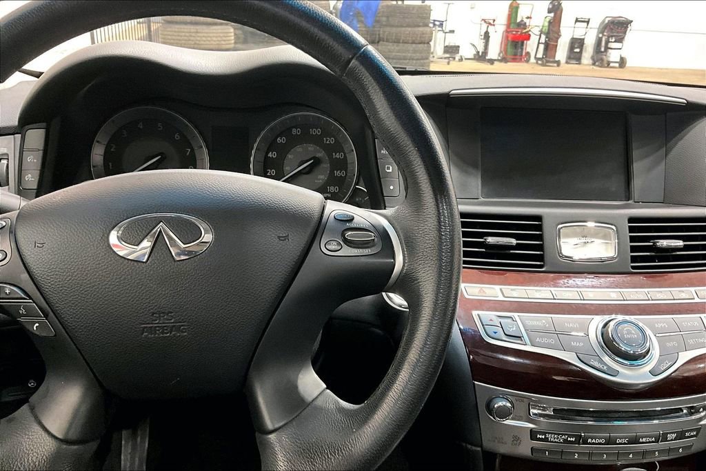 Used 2019 INFINITI Q70 Luxe image 18