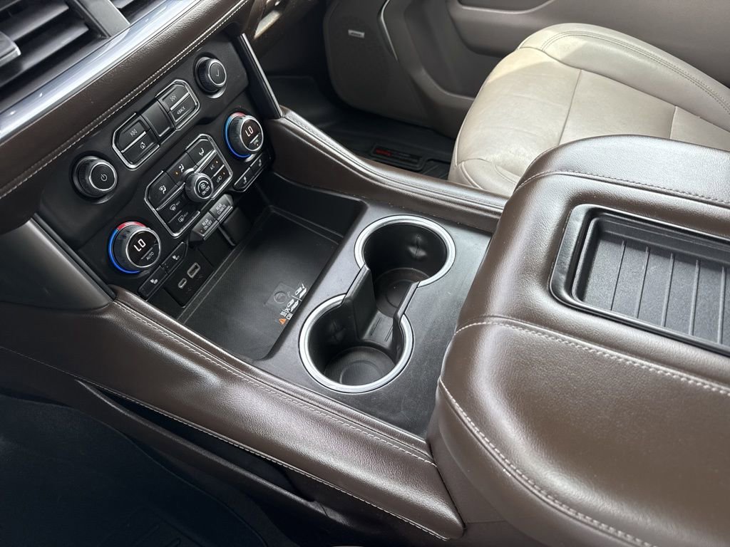 Used 2022 Chevrolet Suburban Z71 w/ Luxury Package AWD/4WD image 18