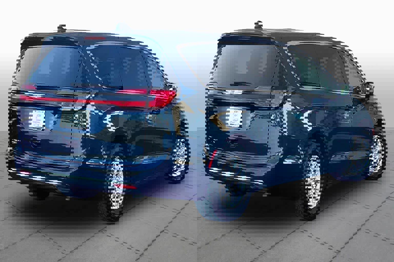 Used 2023 Chrysler Pacifica Touring-L FWD image 13