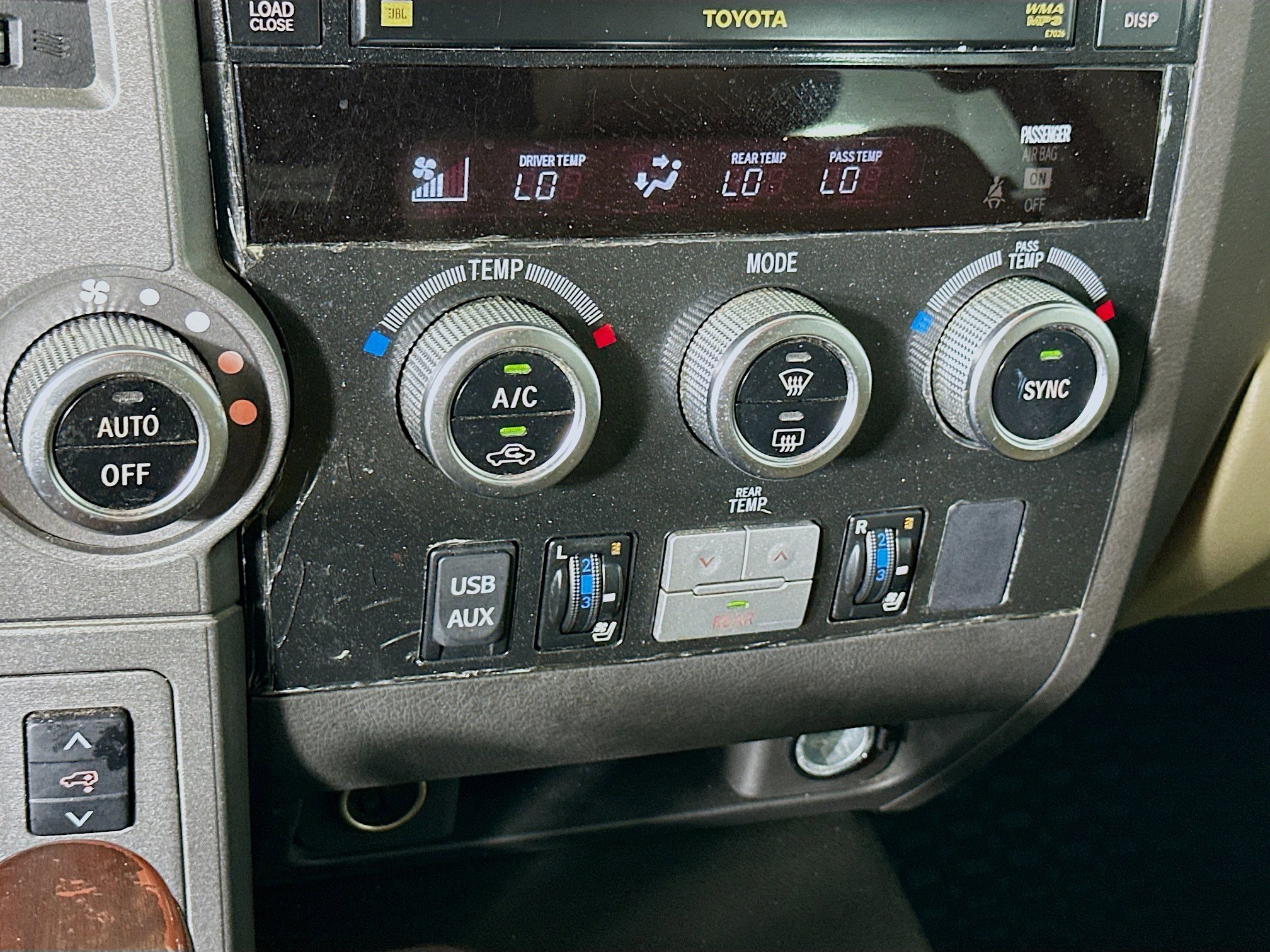 Used 2011 Toyota Sequoia Platinum image 24