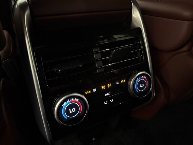 New 2025 Land Rover Range Rover SE image 29